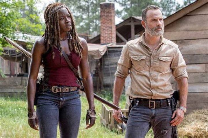 
Andrew Lincoln Left The Set Of “The Walking Dead” To Spend Time With His Family 