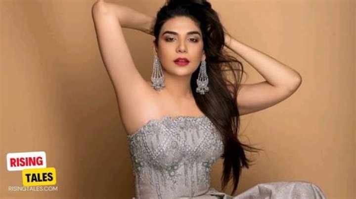 
Anjum Fakih Height, Weight, Net Worth, Age, Birthday, Wikipedia, Who, Nationality, Biography 