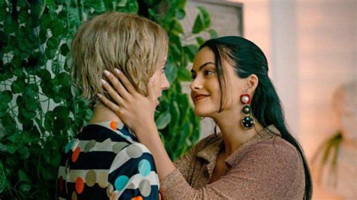 
Is Camila Mendes Lesbian? Know More About Her Life! 