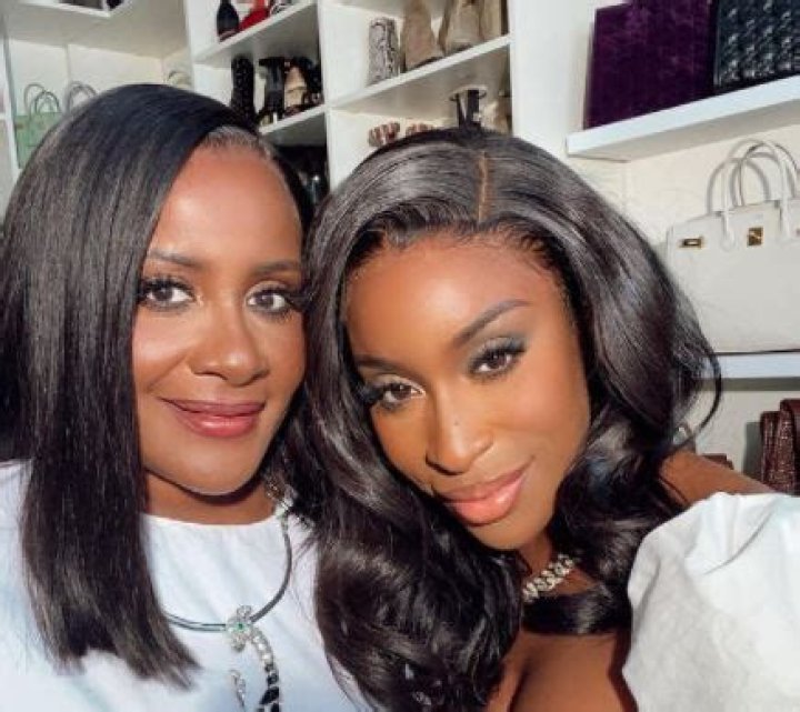 
Jackie Aina Sister Folake Aina Is More Than Just A Famous Sibling 